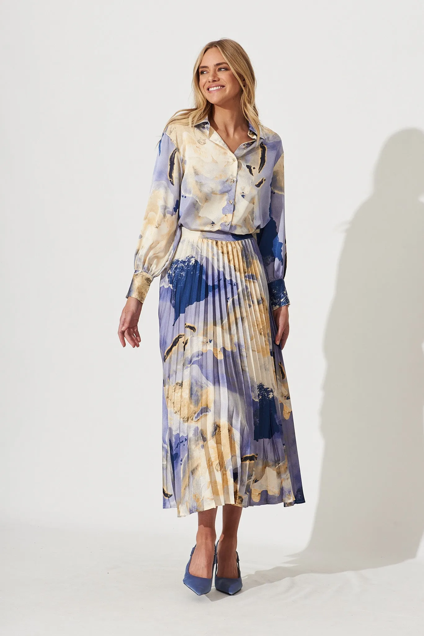 Allison Midi Pleat Skirt In Blue With Beige Print Satin