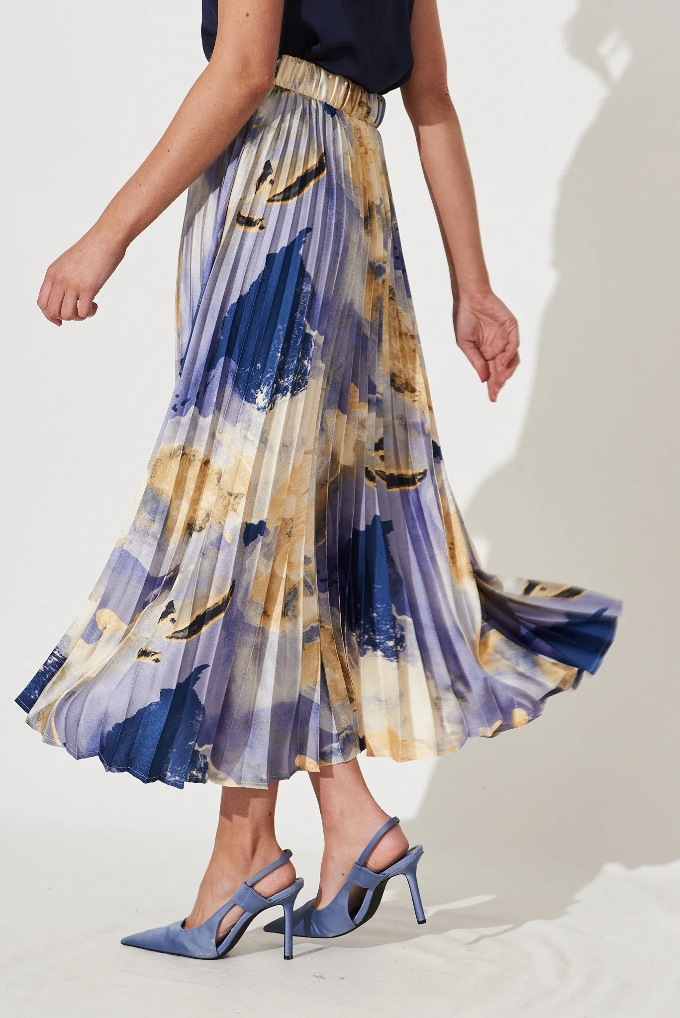 Allison Midi Pleat Skirt In Blue With Beige Print Satin