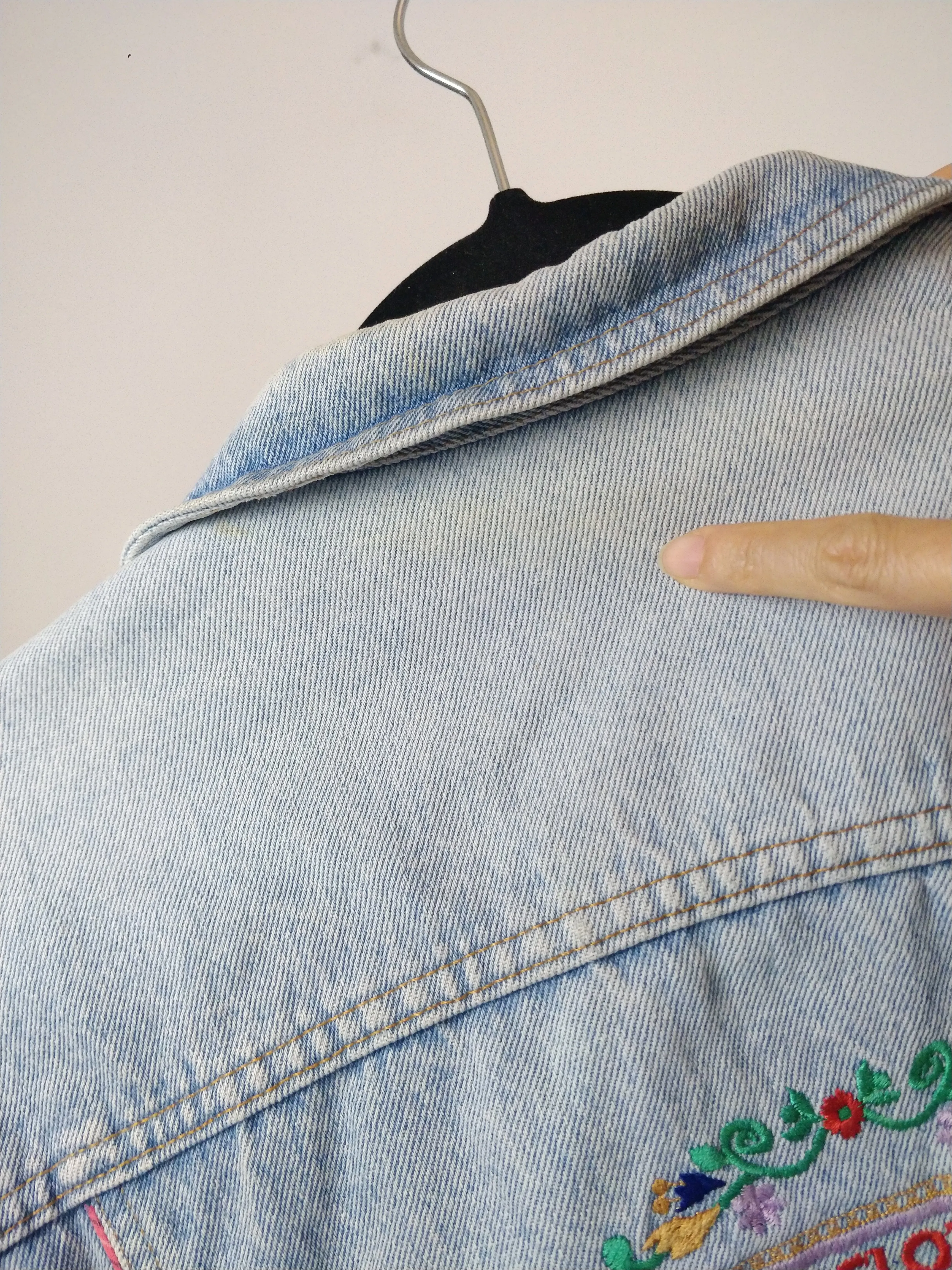 The Wild Denim | Vintage 90s cropped light blue pink embroidery Wild Clothing denim jeans jacket S-M