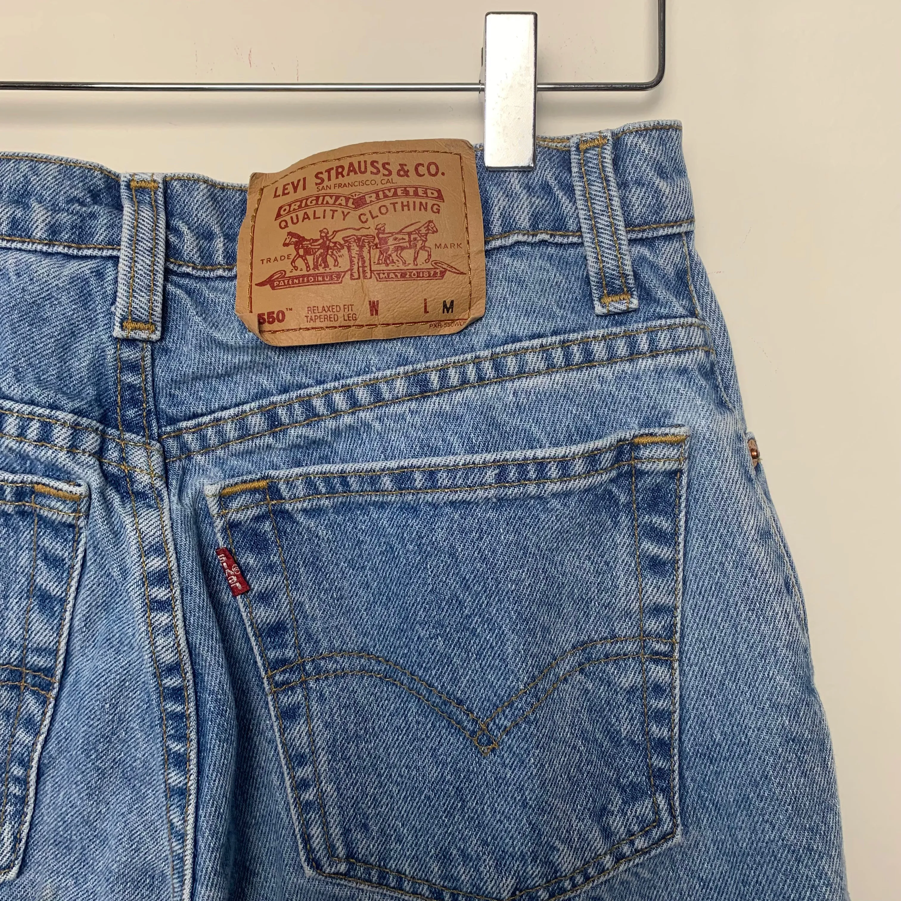Vintage Levi's 550 Relaxed Fit Tapered Leg High Rise Straight 9 28”